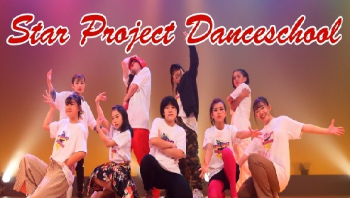 写真:ダンスレッスンしている風景