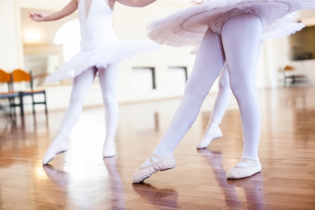 写真:ダンスレッスンしている風景